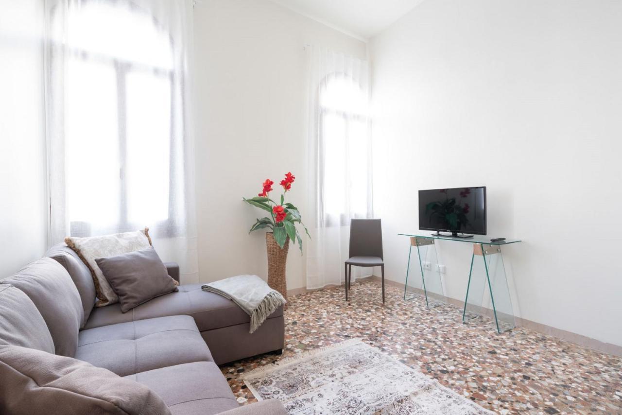 Accademia Charm Apartments By Wonderful Italy Venice Ngoại thất bức ảnh