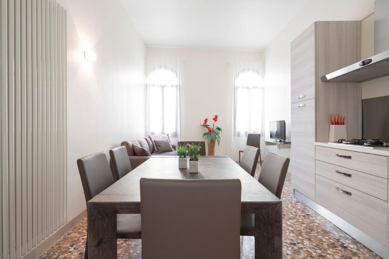 Accademia Charm Apartments By Wonderful Italy Venice Ngoại thất bức ảnh